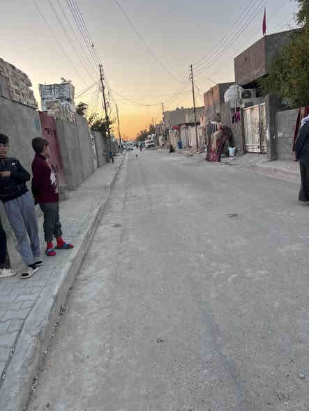 السلام عليكم بيت مساحه 300 يحتوي علا استقبال وغرفتين ومطبخ وصاله ترك خلفي كراج جبير العنوان حي النصر قطاع 5 

‭0772 743 8733‬
