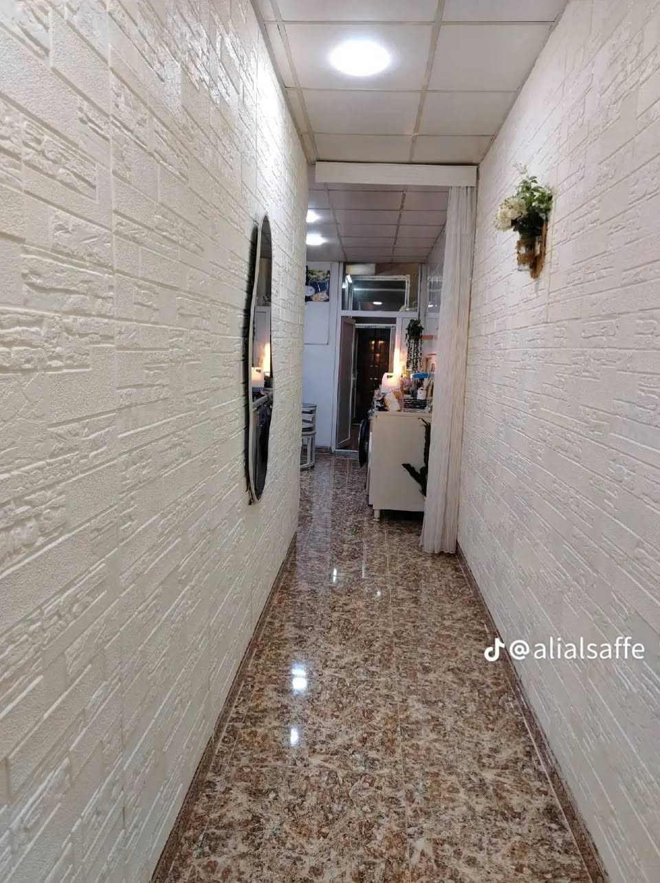 دار للبيع طابو صرف
 باسم شخص واحد 
100متر .
.بسعر 74 مليون 
حي العسكري ثمانيات قرب بانزين خانه دوميز المشيده

للتواصل ***********
