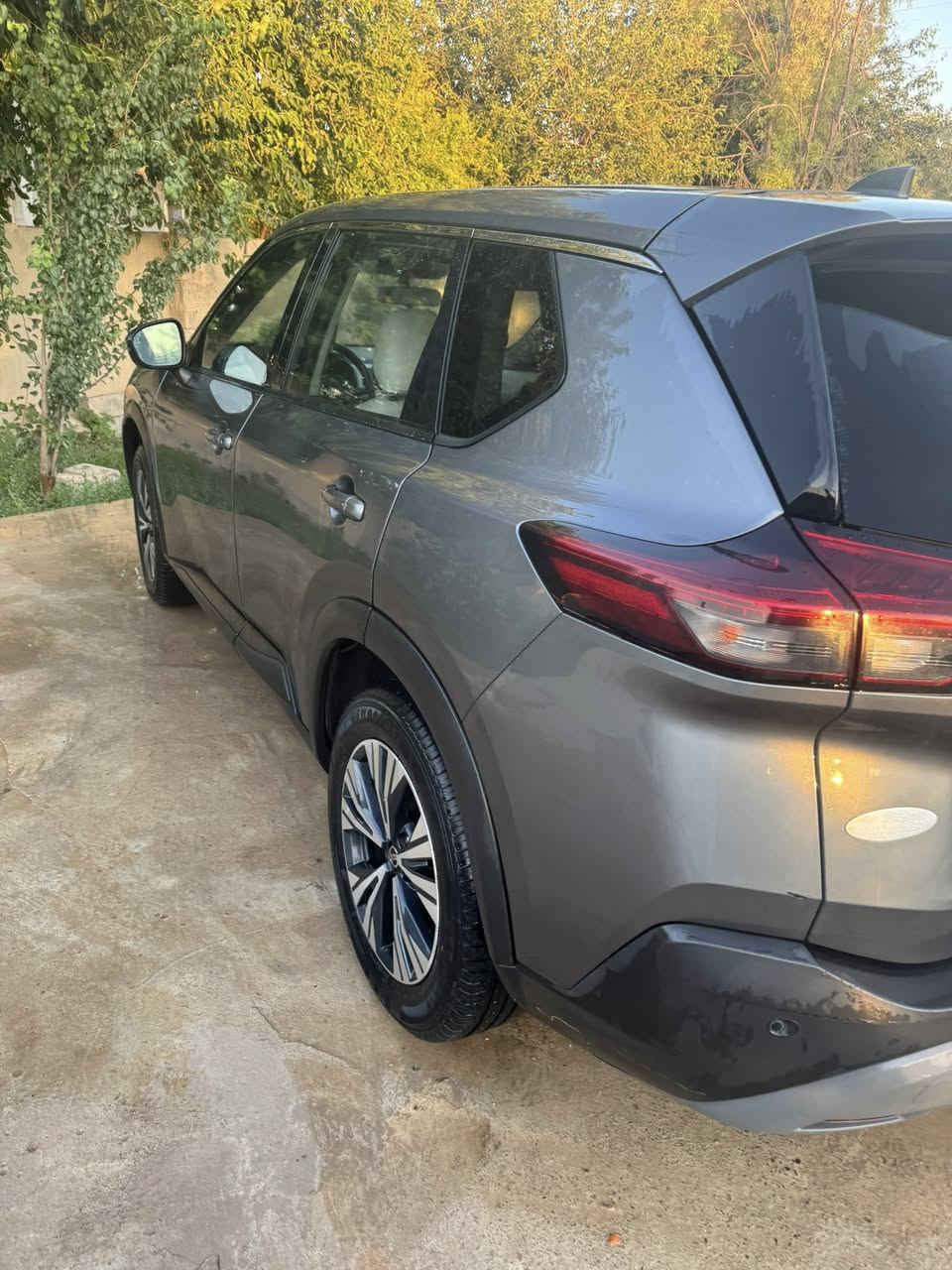 نيسان روج محرك ٤ سلندر ٢٥٠٠ المرغوب رقم اربيل  مواصفات كامرات محيطية ثلاث انظمة رادارات توقف مليانة مواصفات كشنات جلد كهرباء بدون حادث موديل ٢١  بدون اي خلل بشرط ماشية ٦٠  الف سعرهة ١٧٠$ للاستفسار الاتصال ***********
