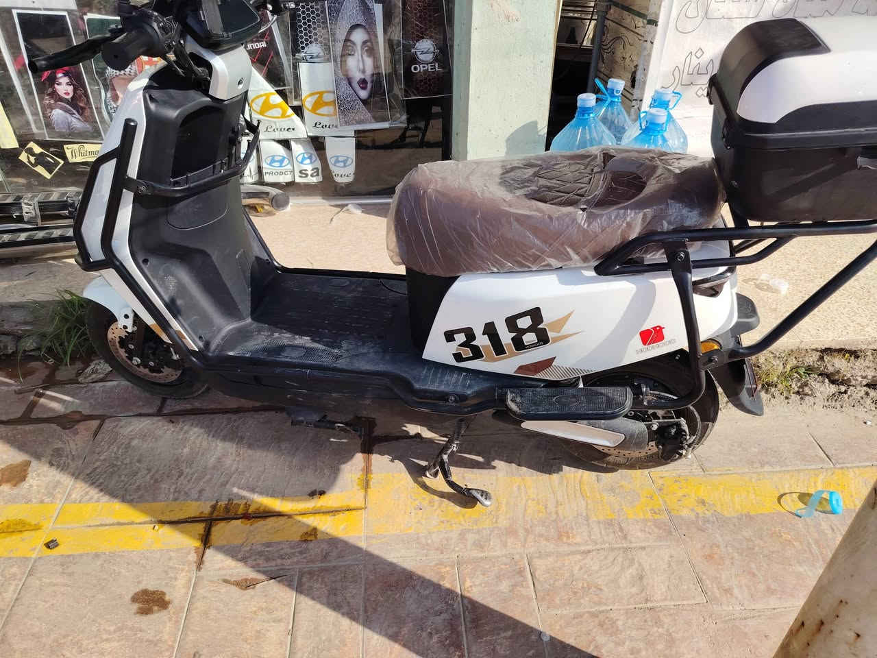 السلام عليكم دراجه للبيع 318 جدید استعماله الشهر 900 بمجال موصل رشيديه ***********
