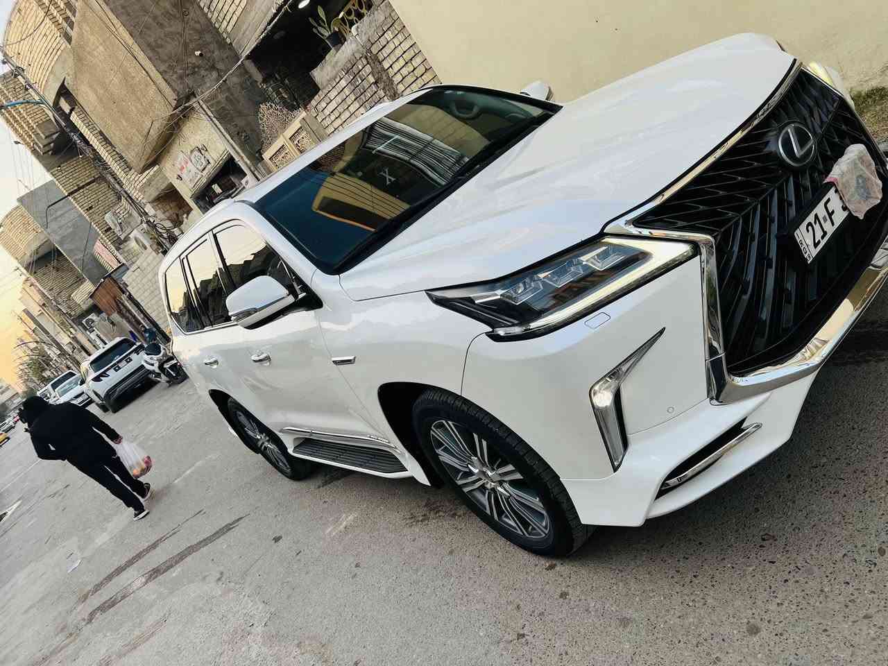 سلام عليكم لكزز للبيع موديل 2016
بريم مكفوله كفاله عامه من كلشي 

سياره جديده ماشيه 105 رقم سليمانيه بسمي 

فول مواصفات للخير شتريد مواصفات بيها مزوعه مضلل بسنويه رسمي  السعر 565

مكاني بغداد 

***********
