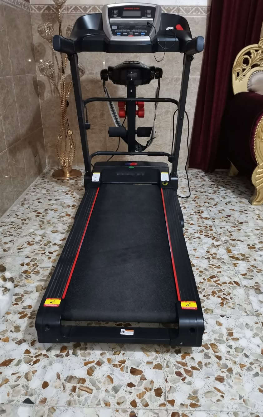 📢  السلام عليكم جهاز ركض جبلي احترافي للبيع 
من ماركة (house gym) عالي الجودة ومخصص للاستخدام المنزلي.. يجي وياه دمبلصات وجهاز هز لكسر الدهون وجهاز مثل ما موضح بالصور الجهاز نظيف حيل وما صالنه هواي من مشتري
🔹 المواصفات التقنية:
قوة المحرك: ‎4.25 HP حصان
تحمل الوزن: يتحمل 155 كيلو غرام.
نطاق السرعة: من 1 إلى 14 كم/س.
التحكم بالميل: ميل كهربائي حتى 15 مستوى لمحاكاة الجري الخارجي.
شاشة عرض متعددة الوظائف: (الوقت – السرعة – المسافة – السعرات – معدل نبض القلب) مع مدخل MP3.
مساحة الجري: ‎1230 × 420 مم لتمرين مريح وآمن.
سهولة الصيانة: مزوّد بخاصية التزييت الذاتي.

رايده بـ 470 وبي مجال جدا بسيط لان الجهاز بعده جديد الله شاهد
الرقم : ***********
العنوان :بابل /الحله
