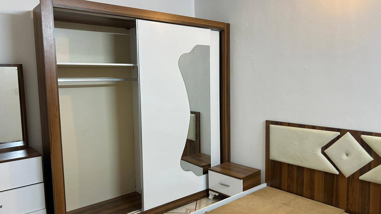 غرفة نوم للبيع كلش نضيفه قفلها ٢٠٠ الشراي يتصل على هذا الرقم ‏‪***********‬‏
