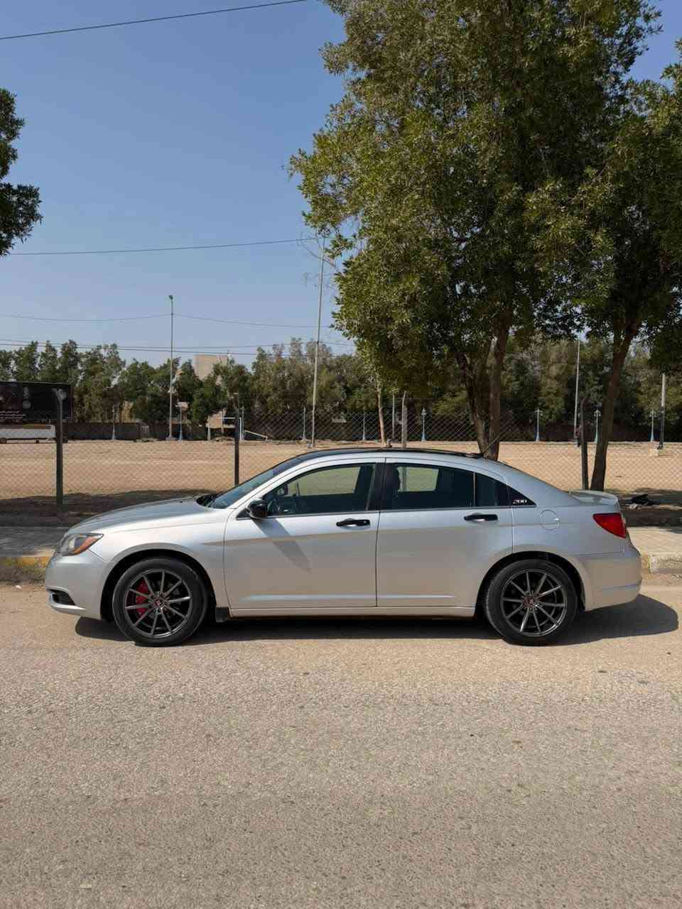 السلام عليكم
لبيع فقط 
كرايسلر C200
موديل 2012
ماشيه السياره 150 الف 
السياره عليه ادامه كامله من كلشي 
من كهربائيات و مكينه و گير 
السياره طابه للعراق كلين بالعراق صار بيه أطراف الجاملغات بارد بدون لغد أو شاصي .... اكفل السياره 
رقم بغداد الدولي الجديد هزه و سنويه
السياره متعوب عليه 
السعر 88$
***********

