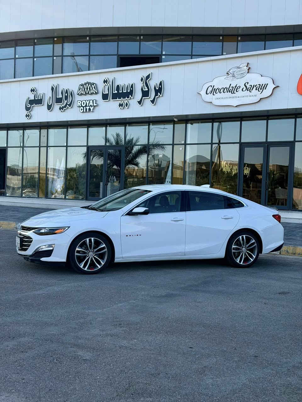 السلام عليكم
ماليبو 2023 LTسياره كلش نضيفه وجديده 
4 سلندر سعة 1.5 لتر تيربو

سعة خزان الوقود: 61.7 

المقاعد: قماش مخملي (مع إمكانية تعديل مقعد السائق كهربائياً).نظام المعلومات والترفيه: شاشة لمس قياس 8 بوصة تدعم الاتصال بالهواتف الذكية (Apple CarPlay و Android Auto).الراحة والرفاهية: بصمة تشغيل، دخول ذكي، تشغيل عن بعد ومثبت سرعة تبريد منفصل قطعتين 

وسائد هوائية متعددة (أمامية وجانبية).نظام فرامل مانع للانزلاق (ABS).نظام الثبات الإلكتروني (ESP).كاميرا للرؤية الخلفية وبعد بيها مواصفات 

50الف كيلو ماشية

مكان السيارة لانبار

رقم تلفون***********
السعر 142
