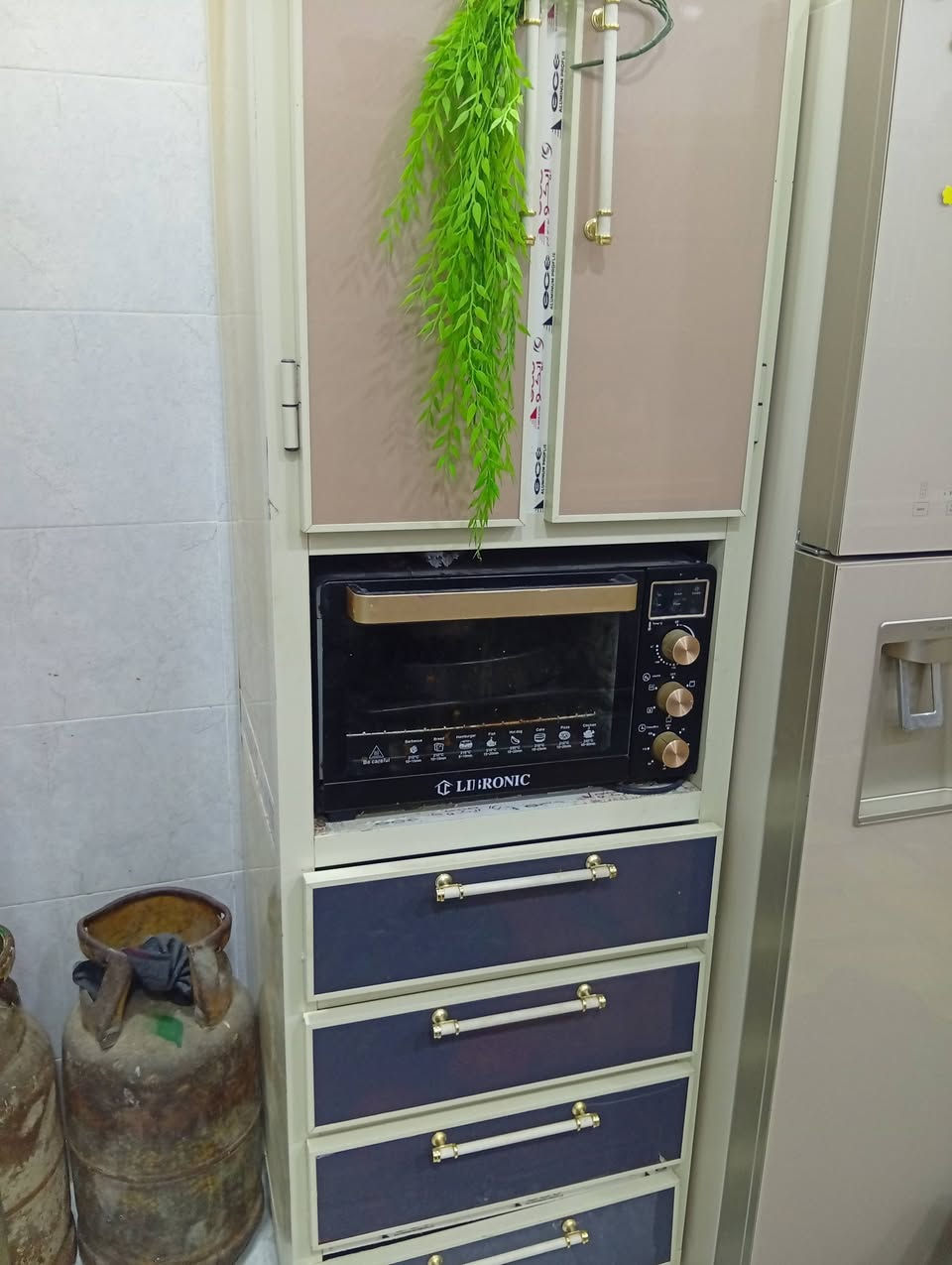 كاونتر للبيع مستعمل القياس 2.80+زاويه80 السعر 450للاستفسار خاص او ***********
