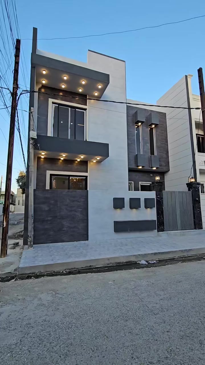 #عروض_ابوادم_للعقار
دار للبيع في حي السكر 
مساحه ١٢٠ م ركن
طابقين زيرو موقع مميز 
ط١/ مطبخ. استقبال. هول. غرفتين نوم. صحيات 
ط٢/ هول. ٤ غرف نوم. صحيات 
للاستفسار الاتصال على الارقام أو مراجعة المكتب 
***********
***********
عنوان المكتب حي السكر مقابل مستشفى الخنساء قرب صيدليه البقيع
