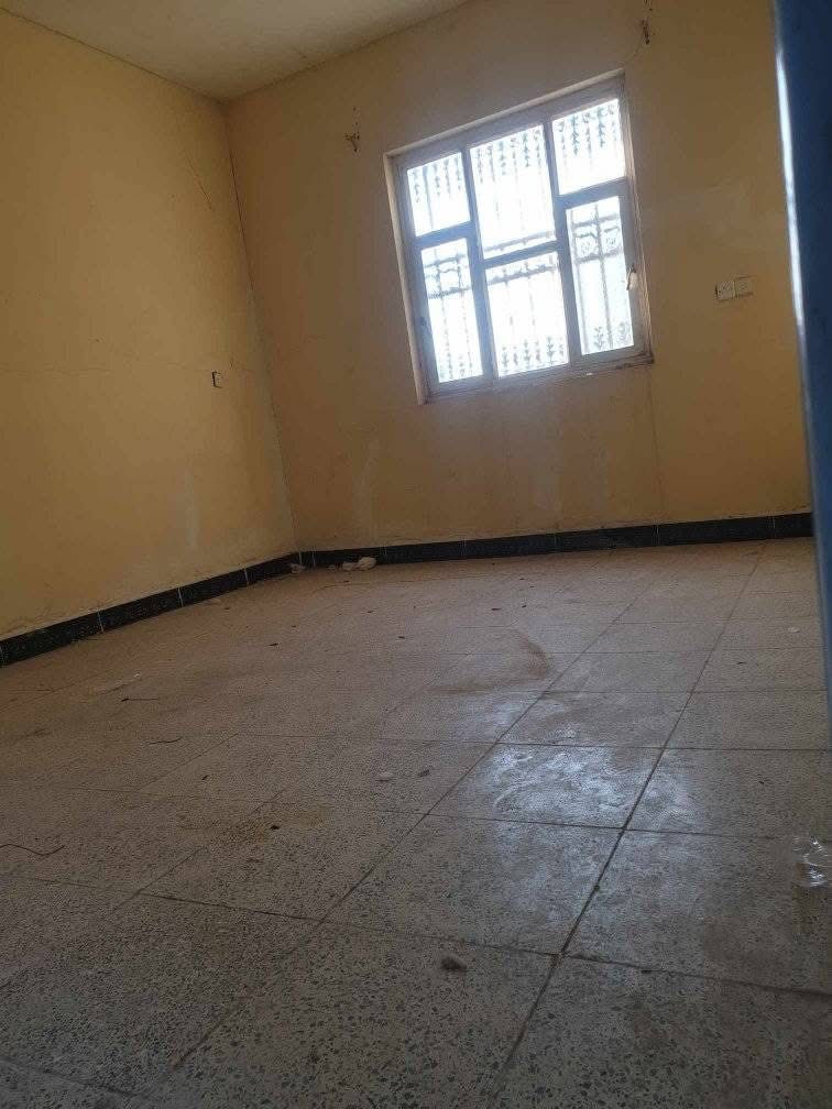 بيت للايجارنظيف بحي الميكانيك نزلت جسر النجف اول فرع عاليمين عن الشارع العام ١٠٠ م فرع الجملونات فرع شركة البذور المحتويات ٢غرفة نوم وصالة ومطبخ وصحيات للإستفسار واتساب ***********
