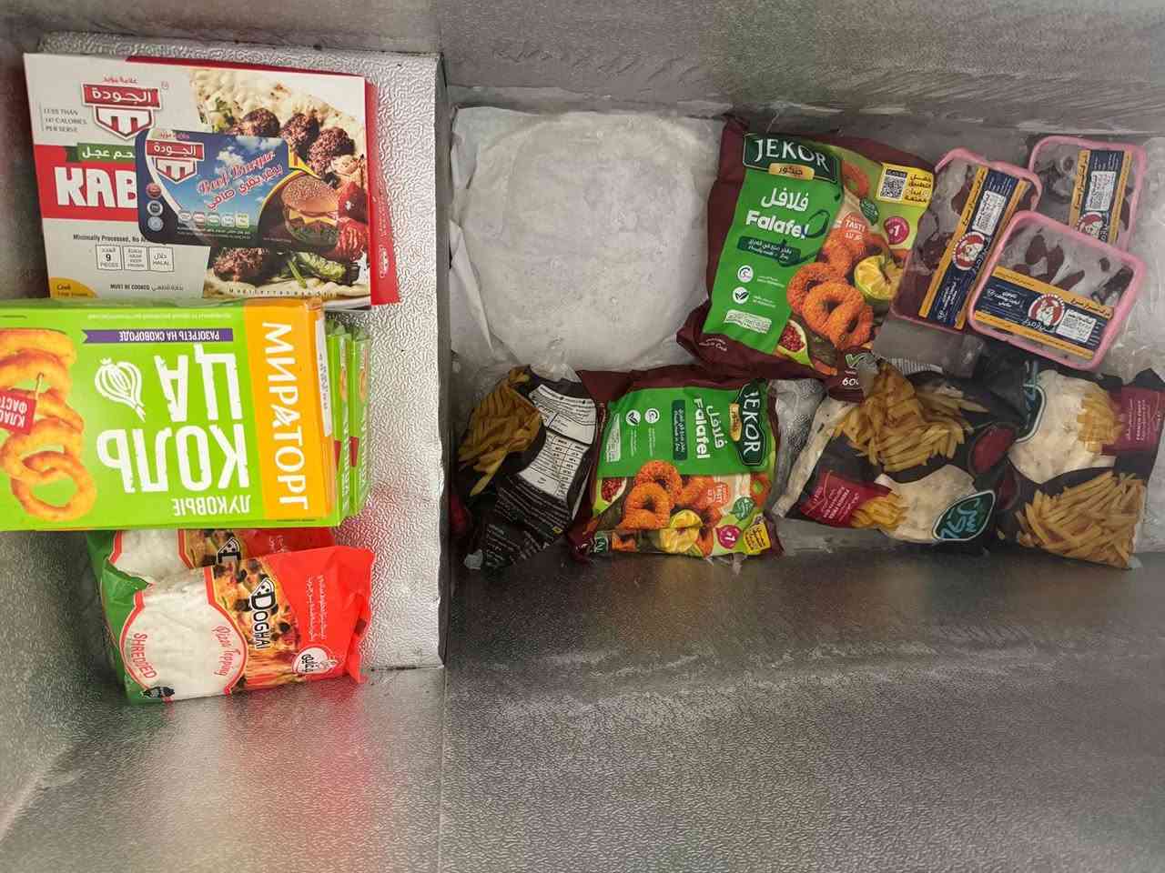 مكلف بالنشر 
خويه عندي محل بشارع العطار الخدمي
يمك مدارس اثنين وبنايات كبالك 
أربع برادات و٢ مجمدات
كامرات وشاشه 
وسبلت 
خويه كلفني ٦
٢ونص أبيعه قفله
إيجاره 400 يعني متلكه هيج ايجار بل عطار 
اني لو ما عمليت ابويه ما بيعه
***********
بس واتساب
