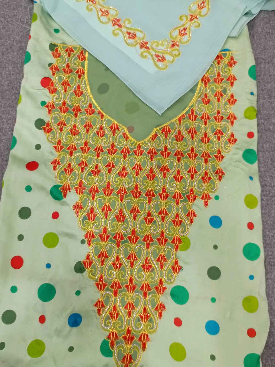 مخور اماراتي للبيع قطع من قطر مفصله وكامله ومعاها شال السعر 25وبيها مجال


**إذا كنت صاحب هذا الإعلان وتريد حذفه لأي سبب، رجاءا أرسل رسالة إلى الدعم الفني**