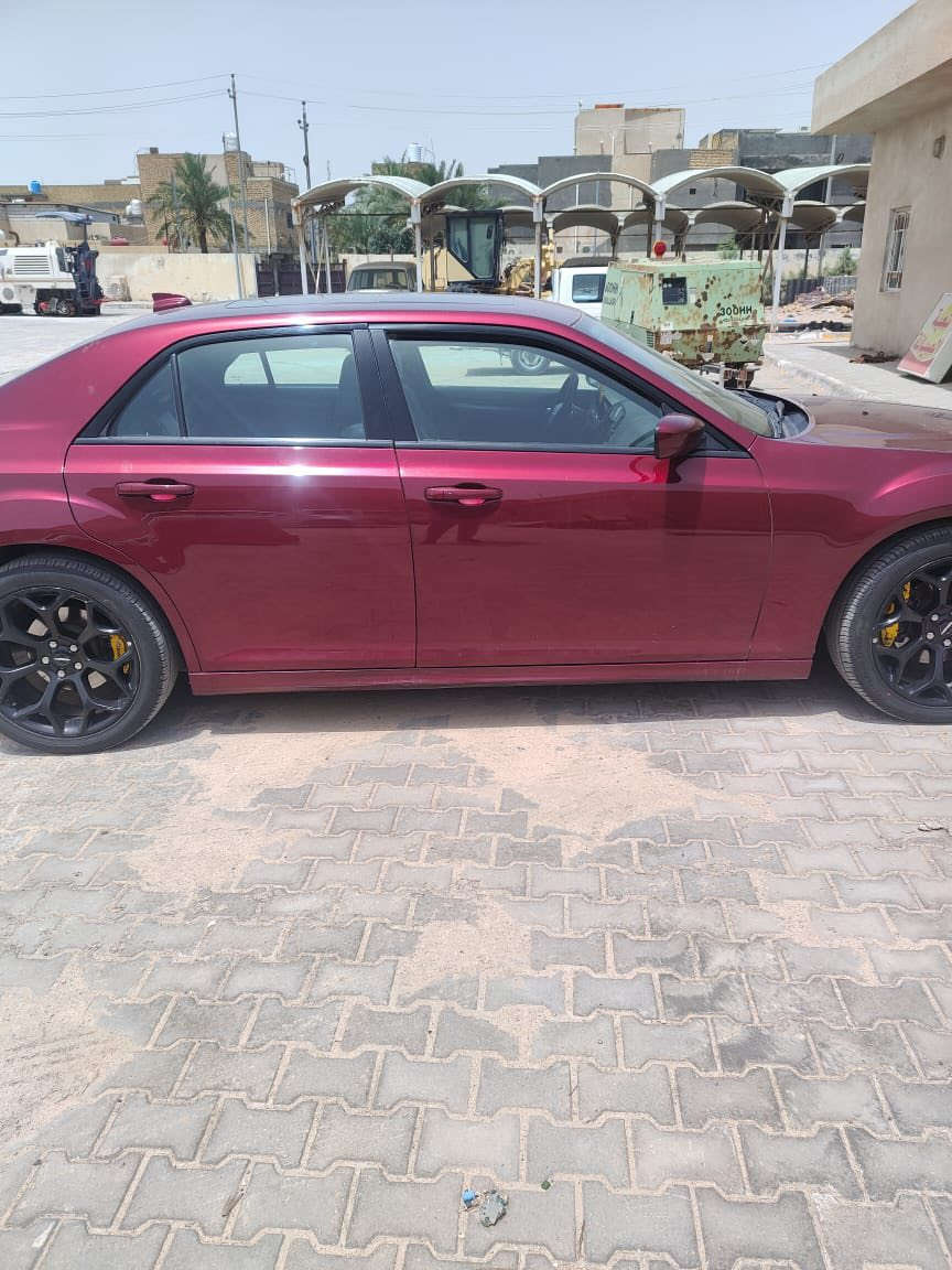 السلام عليكم 
للبيــع ....
Chrysler 
300S
اوباما وارد كندي 
موديل 2018 اصل 
تحكمات.
كشنات جلد.
شاشه .
بانوراما.
وبقية المواصفات المعروفه للـS.
السياره داخله كلين وصاير  تخريب جاملغ وبنيد وانشد بمكانهن وكاله وصور التخريب موجوده 
كير مكينه بدون أي عيب 
السياره بدون أي نقص.
رقم اربيل  
مكان السياره الناصرية 
للاستسفار ‭0782 285 8143‬
