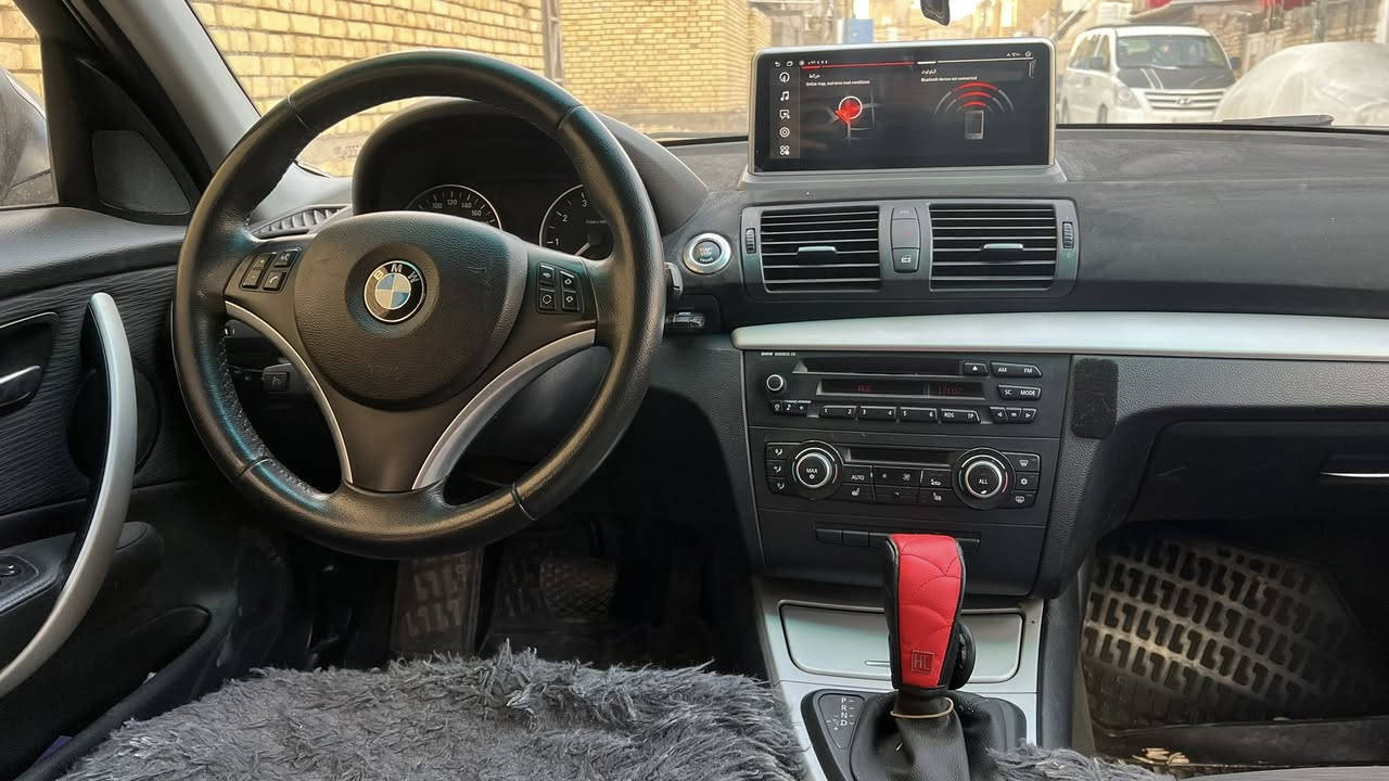 السلام عليكم ورحمة الله وبركاته  👋

للبيع BMW 116i موديل 2011
سيارة نظيفة جداً واستخدام شخصي،
مكفولة من الحوادث، الصبغ، والغرق 100%.

المواصفات:
 • محرك 2.0 قوي واقتصادي
 • ماشية 130 ألف كم
 • شاشة أصلية
 • رادار خلفي وأمامي
 • تحكم كامل بالستيرن
 • أكثر من وضعية قيادة
 • تشغيل السيارة بصمة
 • تحكم بالجامات بالريموت
 • كشنات بتدفئة
 • ستيرن بتدفئة
 • نظام تدفئة وتبريد شغال بشكل ممتاز

السيارة بحالة ممتازة،
ما تحتاج أي صرف،
جاهزة للفحص بأي مكان.
السعر مناسب وقابل للتفاوض للجاد فقط
 للأستفسار ***********
