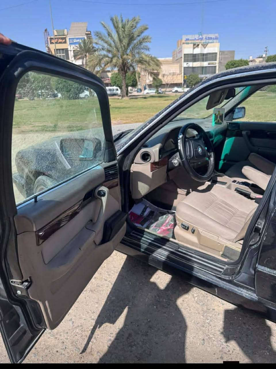سلام عليكم  BMW للبيع فقط ✅
سياره حلوه ونضيفه ✅
مواصفاته✅
كشنات جلد بيجي✅
مكينه وكير بلادي ✅
تبريد ثلج✅
حداديه زينه✅
ويل رياضي +تخم تاير جديد✅
سياره حلوه مالت جناي ✅
رقمهه بغداد انكليزي تحويل ثاني يوم ✅
السعر 65وبيها مجال قليل ✅
الاستفسار ***********
