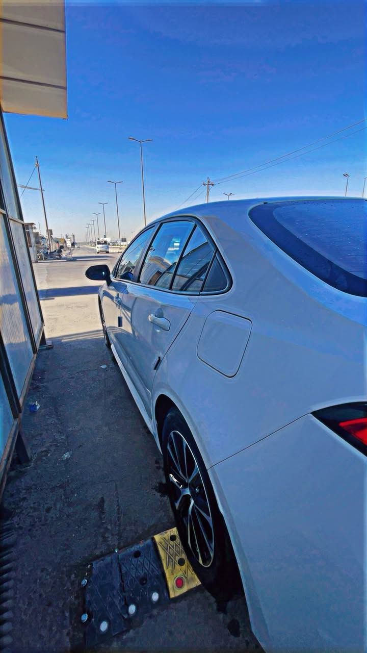 السلام عليكم
سيارة كورلا هايبرد ليفان موديل 24 الشكل الأمريكي 
سيارة بيه بارد بالنيد والصندوق 
ماشيه 38
رقم بغداد باسمي و سنوية جديده و داخلة هزة 
مواصفات فول
 فتحة سقف
و بصمة بيبان و تشغيل 
سياقة ذاتية وتحديد سرعة 
رادار 
كشنات جلد جبلي مطرز

كشن كهربائي بالإضافة 
بصمات عدد ٢
اوتو هولد
سايد بريك بصمة 
ثلاث انضمة قيادة 
مانع انزلاق 
شاشة كبيرة 
و بعد أكو مواصفات ما اذكرهن صراحة 
كير محرك تبريد كهربائيات مكفولات 
حدادية مكفولة
تايرات بعدهن مال شركة أسبير مال شركة ما نازل 
مكاني بغداد 
السعر 150 و بيها مجال قليل حك الجية 
مكانها بغداد الامين 
 ***********
