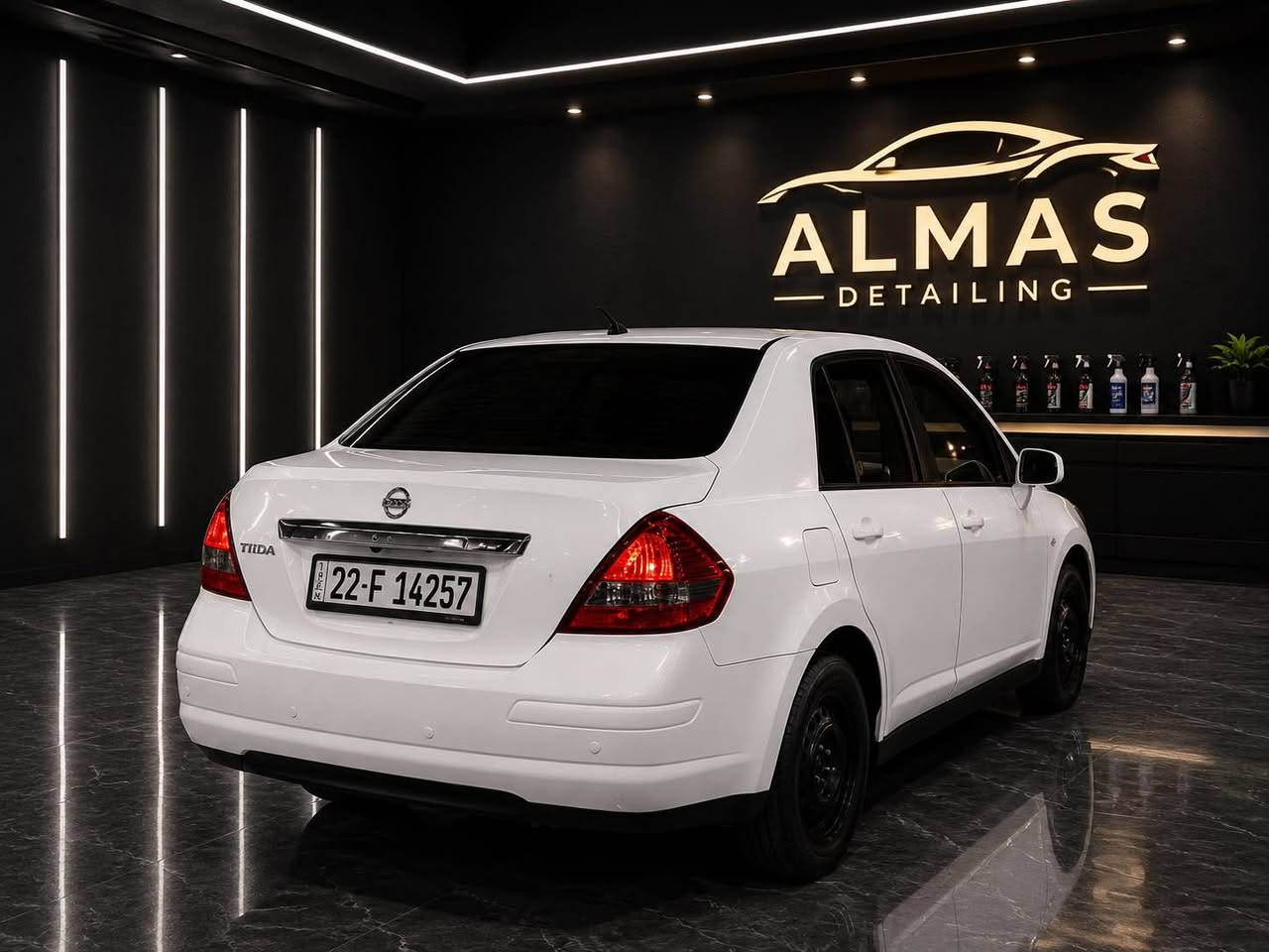 Nissan tida 2008 
سيارةكة بي بوياغة بي ليدرانة دووشوين ساردي هية نةرمة تةزرةكي هية هيجي دي نية كير توماتيكة  كير مةكينة تةقةو رةقة تبريد هةموي بةشةرتة رقم سنوي نوية شوين هةولير *********** واتساب كورك مشتري تيل بكة .. أربيل, العراق
