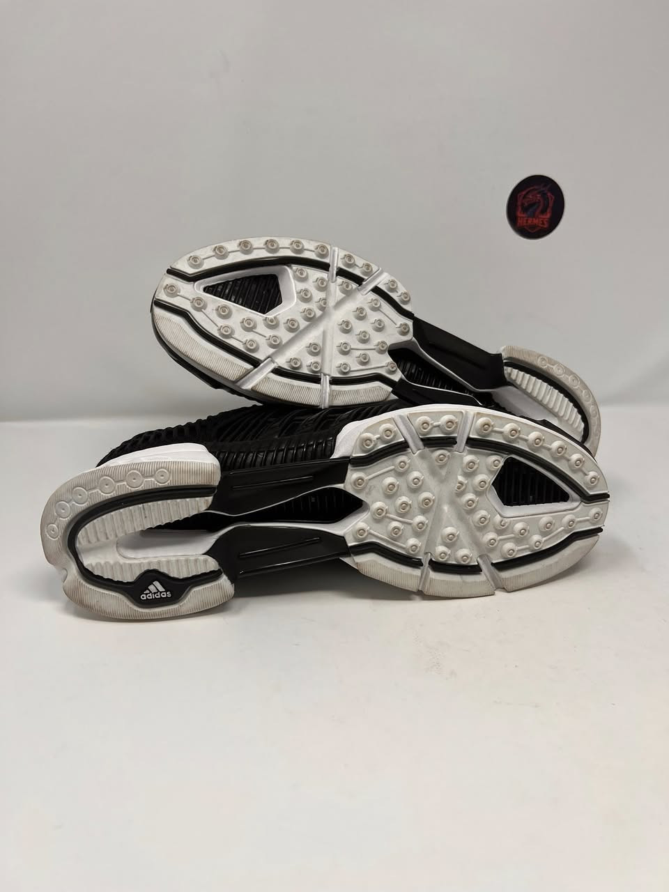 متوفر ✅
Adidas حذاء طبي 
الحجم:41(26سم)
الوصف: باله فيتنامي نظافة 💯، اناقه وراحة واهم شي طب خامه ليكرا وبي خاصيه لتهويه القدم من كل زاويه بحيث يمنع الروائح الكريهه يفيد جماعة السكري والكنكري

السعر:  35  الف دينار عراقي.

🚚 يوجد توصيل لجميع المحافظات وجميع المناطق في العراق

ادخل انستا شوف القطع القويه المتوفره 
https://www.instagram.com/hermes.storex?igsh=MTQwdWQ4OTZ1YmxoMg%3D%3D&utm_source=qr


**إذا كنت صاحب هذا الإعلان وتريد حذفه لأي سبب، رجاءا أرسل رسالة إلى الدعم الفني**