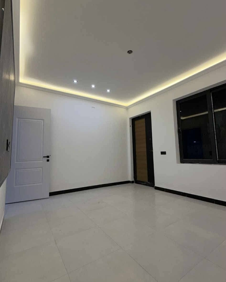 من اجل راحة بالك يتوفر💥🛑🛑🛑🛑
للبيع منزل مساحه ٥٠ متر طابو ملك صرف واجهه 5نزال 10
يحتوي على ٣ غرف نوم ومطبخ واستقبال وحمامين 
للاستفسار ***********
العنوان بغداد حي الجهاد
الجبل ابوجبل للعقار
