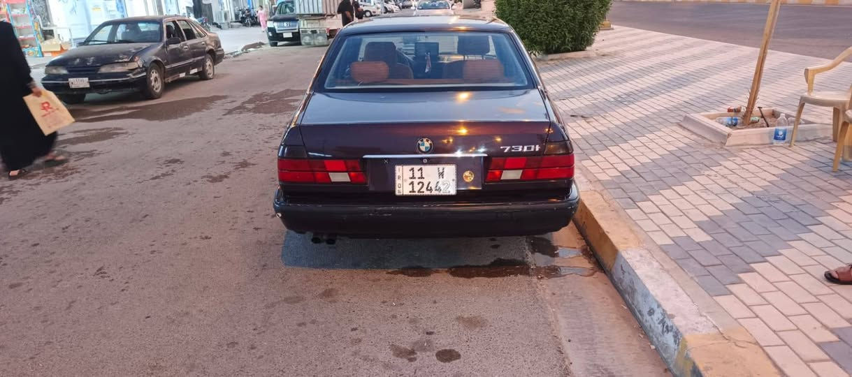 السلام عليكم
للبيع   بي ام  530
موديل 91 رقم بغداد انكليزي مشروع وطني
سنوية ل 27
محرك وكير مكفولات كهربائيات كلها شغاله
مكفولة من كلشي
تحويل موباشر ثاني يوم
السعر 50 $ وبيها مجال
هاتف ***********
مكاني الفلوجة
