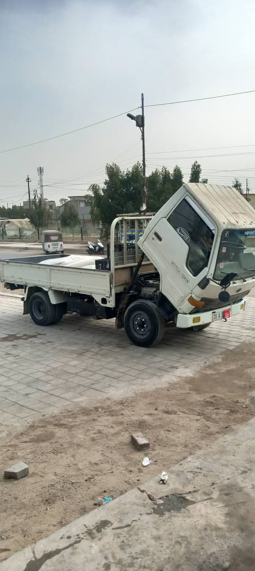 سلام عليكم للبيع داينة موديل ٩٤ محرك ١٤ بي رقم دولي بسمي ٢طن  *********** مكان بغداد
