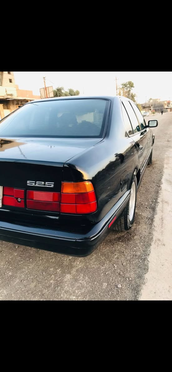 ﷽
سلام عليكم 🤚
*********** 📞 
سعر ( 65 ) وبي مجال 💵💸 
بي ام(525 ) موديل (92 
محرك مسكر كبس ⚡️
كير اوتوماتيك ⚡️🕹️⭐️
كير و محرك جديد شرط ♦️💯
بجم عريض 
جام كهربائي امامي 
تبريد  شغال  ❄️🛑
بيها ضربة جاملغ الخلفي فقط جه السايق
شرط تحويل وكالة ✔️
صبغ عام لجمالية  🔶💯 
مكانها موصل ايسر
