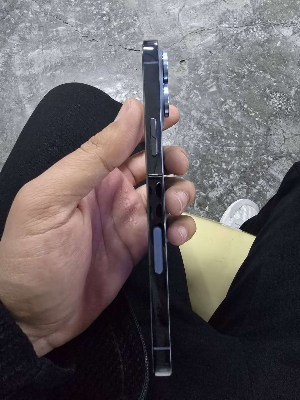 السلام عليكم للبيع ايفون 13Pro MAX امريكي مكفول كفاله عامه من الصيانة والخدوش  ذاكرته 256 واسط العزيزية السعر 800 وبي مجال للطيبين للاتصال والاستفسار/ ***********
