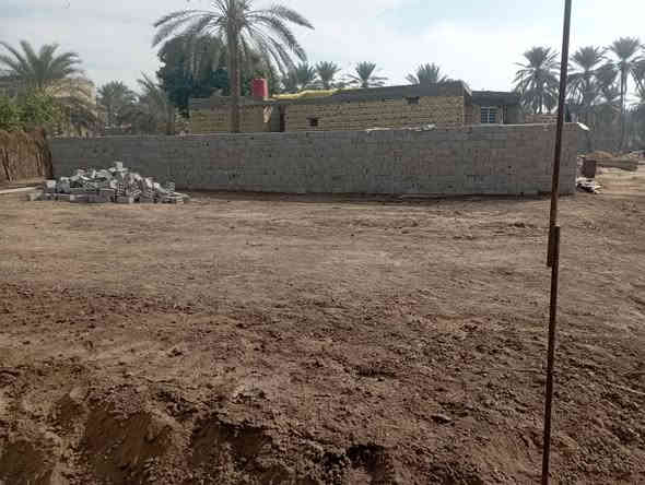 سلام عليكم يتوفر قطع ارض مساحتها ٦٠٠متر جنس الأرض ملك صرف زراعي حق التصرف موقع مميز مشيد عليهى هيكل مسقف مئسس ماء كهرباء مجاري كافت الخدمات متوفره يبعد عن شارع ٣٠متر  سعره مناسب تسليم مفتاح  مع ديكورات مغربيه سعره ١٤٥مليون  العنوان أثار بابل منطقة برنون حي المرتضى شار الصيدلي رقم الهاتف *********** حلة
