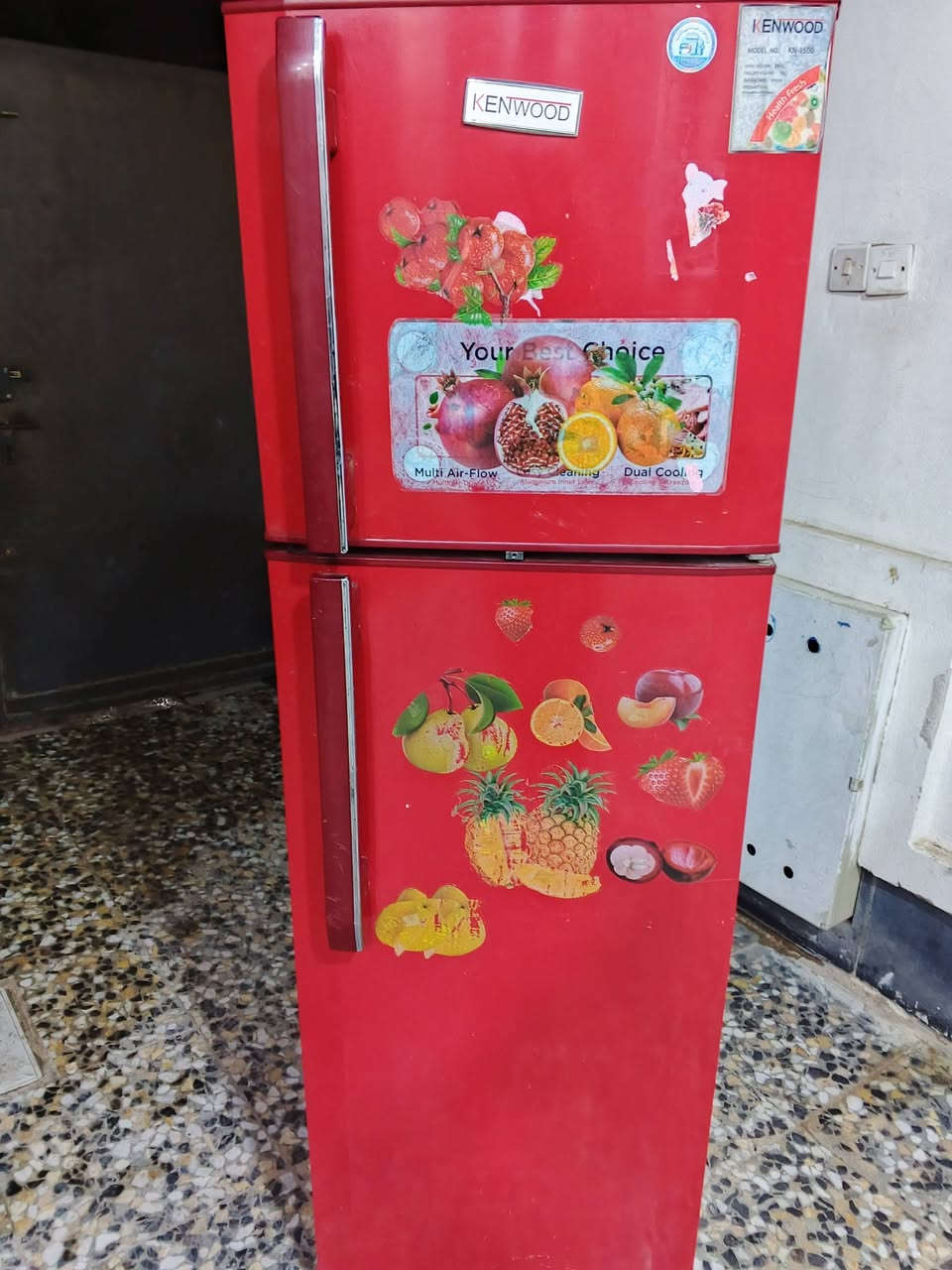 ثلاجه لبيع نضيفه ***********
