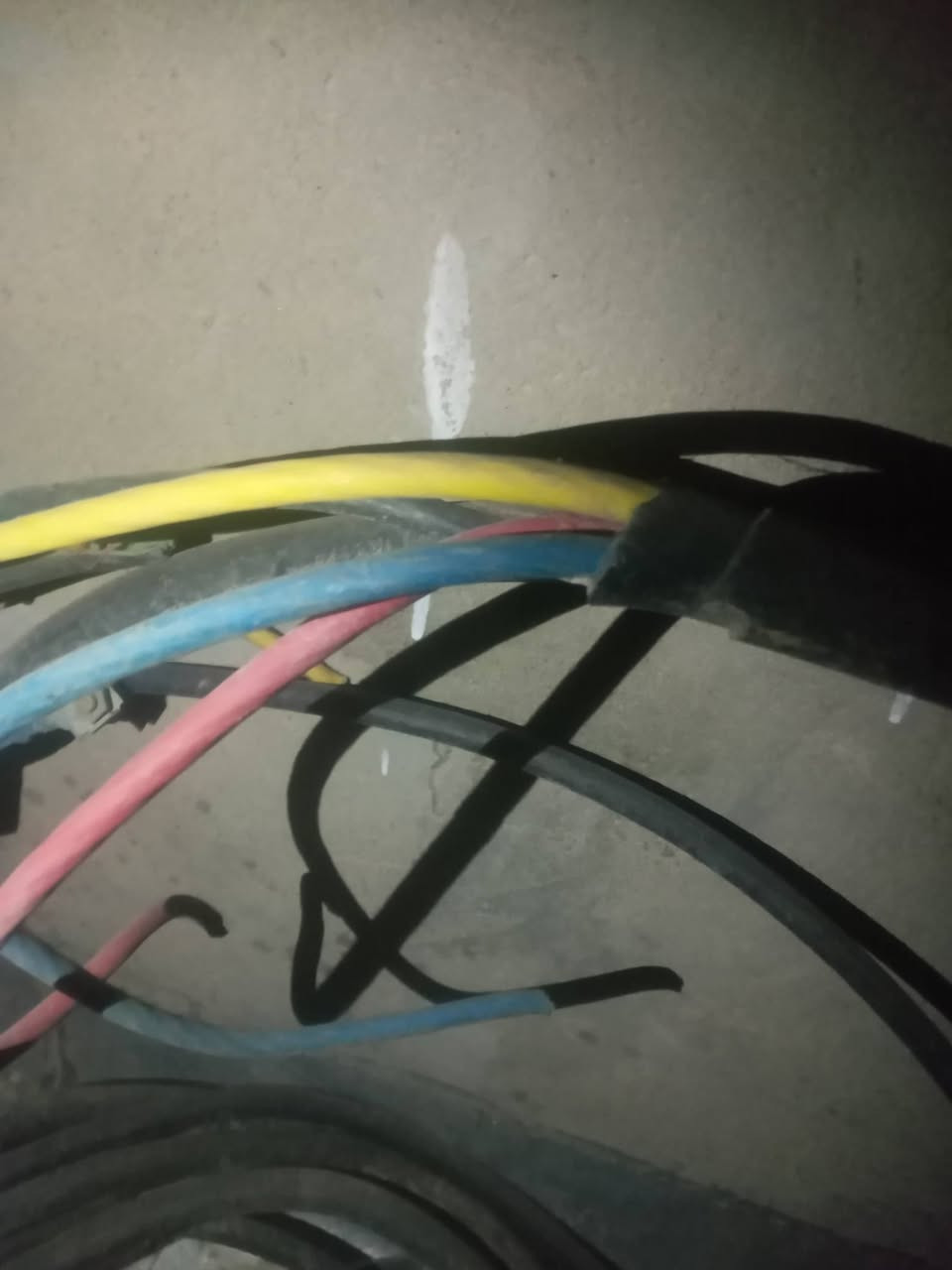 السلام عليكم
عندي غراض مال مولد كيبل
١٦×٤تقريبا ١٠متر 
وكونتكتر ابو ١٨٠٠امبير أمريكي اصلي مامشتغل   وجهاز لقط 
وعندي ٦ابو ١٠٠ هم اسود اليحب يتصل ع رقم 
مكاني كوت عندي تواصل حسب التفاق 

***********
