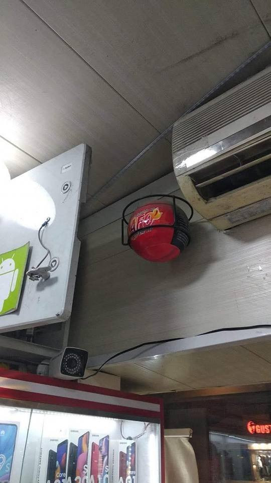 #سلامتك اولا
بكل الاحجام طفايات حريق 
متوفر مطافي بكل الاحجام 

***********
