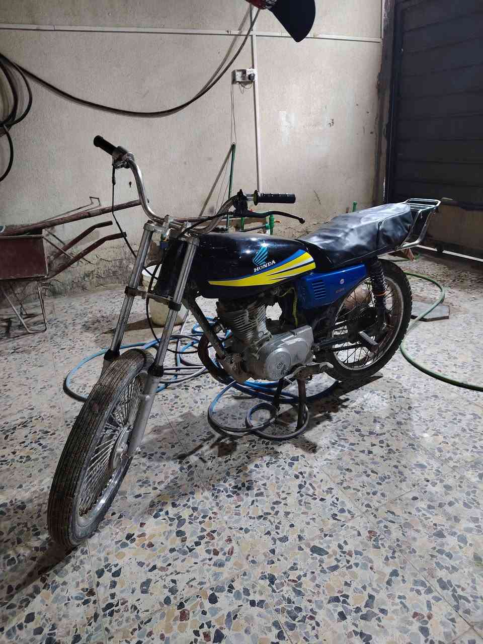 سلام عليكم شباب عندي دراجه لبيع دراجه حلوه مكينته حلوه وناعمه سعر ٢٥٠ مكاني تنومه صالحيه رقم ***********
