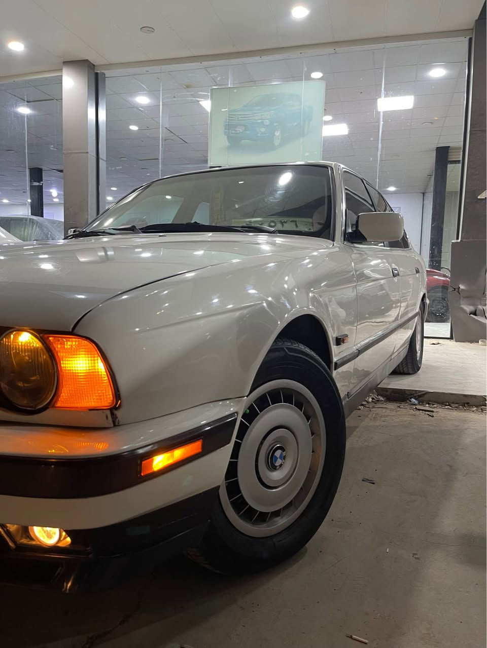 BMWمۆدئل ٩١سەیارەکە جاهیزە عیزام سبوخەلەبۆ جوانی سەیارەکو هەتا بلئی بەقوەتە لەقوەتی خۆی بئزارە تەبرید لە سلۆری چار جام کارەبا مکینە ٥٢٥جەمپەکی خفیفی پئشی هەییە وەکالەی بەناویخۆمە ٤ورەقە خرامەی لسرە موشتەری نی سەرم مەیشئنە هەمو شتئکم نوسیوە تەقەو رەقەگ تئدانییە تەعمیری دەستیخۆمە ***********
*********** أربيل, العراق

