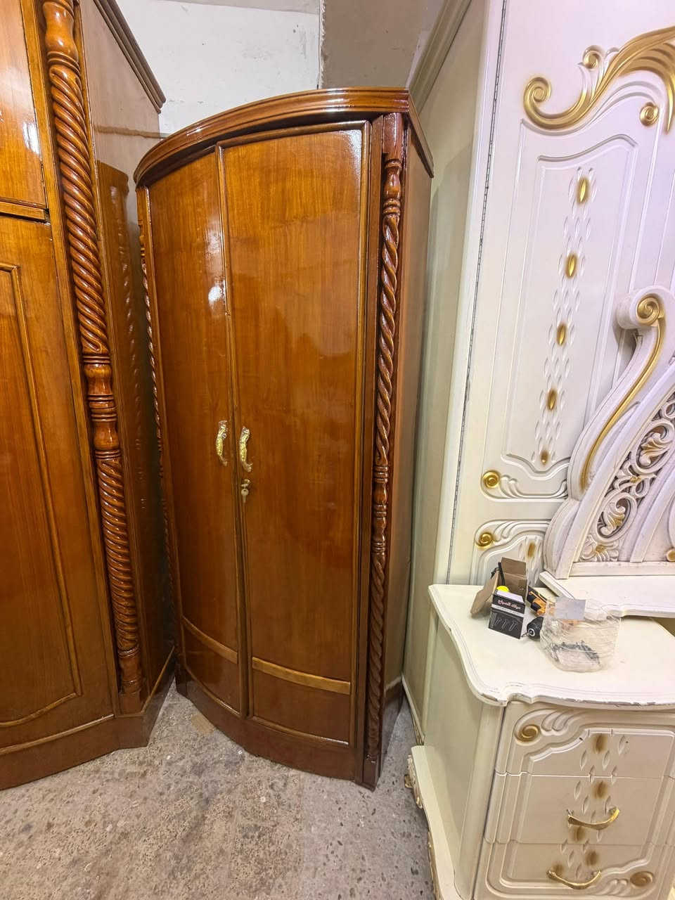 غرفة عراقية صااج مدور. نقش. ملحق نظيفة وحلوة كما في الصورة صبغ جديد اي استفسار على الرقم ***********
