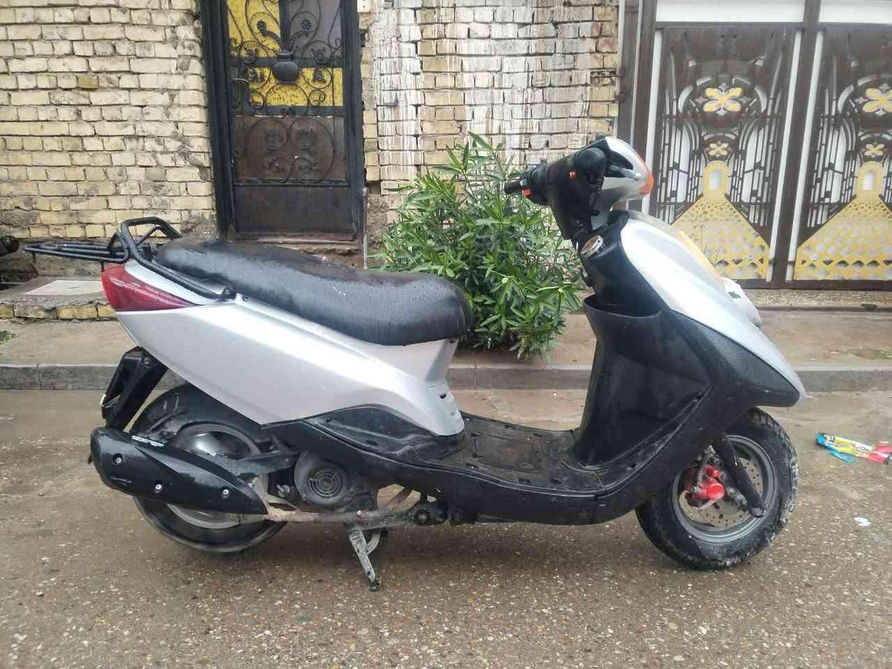 للبيع دراجه بريز جديده مامفتوحه شغاله سلف هندركهربائيات شغاله كامله ماناقصه  شي سعره ٤٥٠مكاني جكوك قرب شارع الحسينيه ***********
