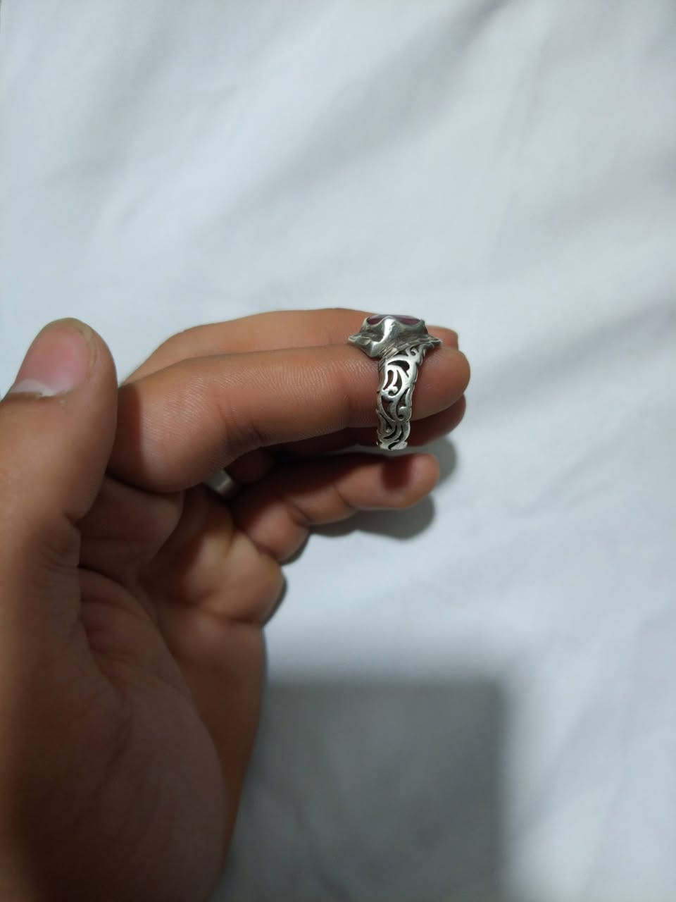 السلام عليكم 
للبيع ياقوت افريقي 💎
فرط الرمان قديم جدآ 
صياغة عراقيه ثقيله 
قيم بل يرضي الله 
عنواني بغداد شارع فلسطين 
***********

