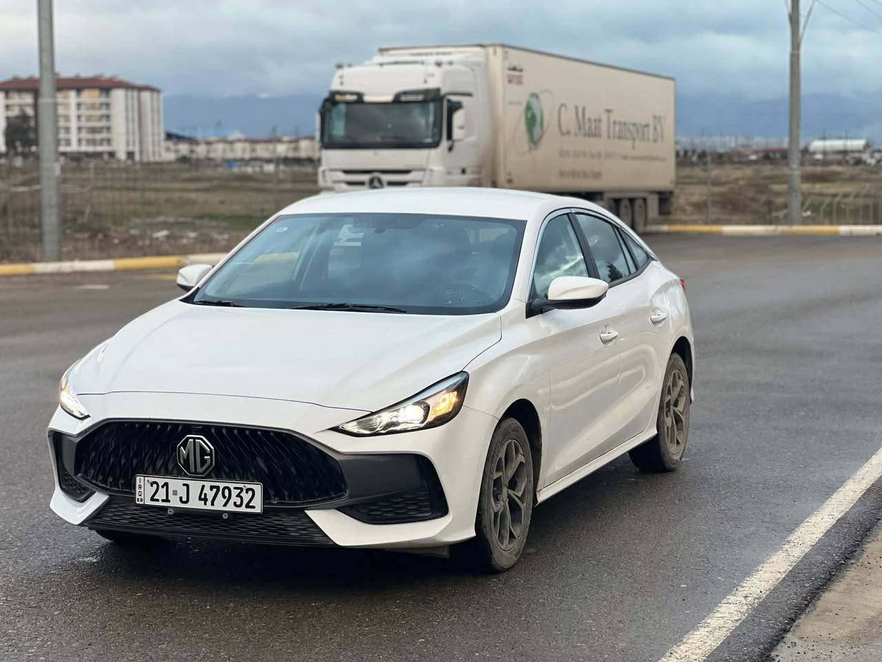 گێڕ عادی 2025 
16 هەزار ڕۆشتوە 
بێ بۆیاخ و ساردو چاڵ تەنها دەعامی دواوە یەک تەقیوی بچوکی هەیە 
سەیارەکە لۆکە هەمو گیانی بەشەرت 
سعری 98 گەڵا 
***********
