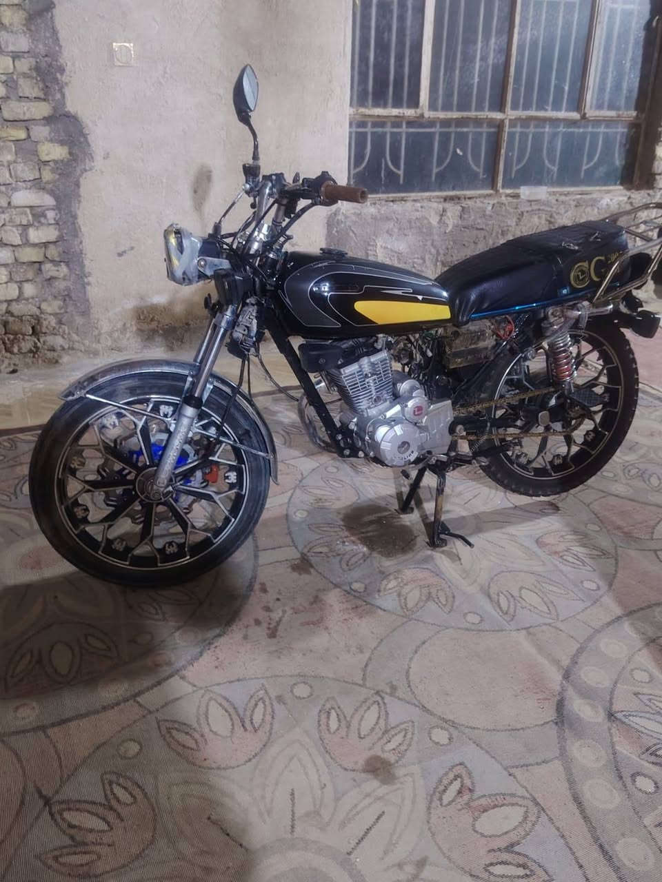 سلام عليكم سيفان مديل ٢٥ سكنر شوفت عينك عايزلها ترتيبات بس الهندر السبنرك من الداخل فالات سعر ٤٥٠ وبيها مجال مكاني نجف شراي يتصل آو واتساب ***********
