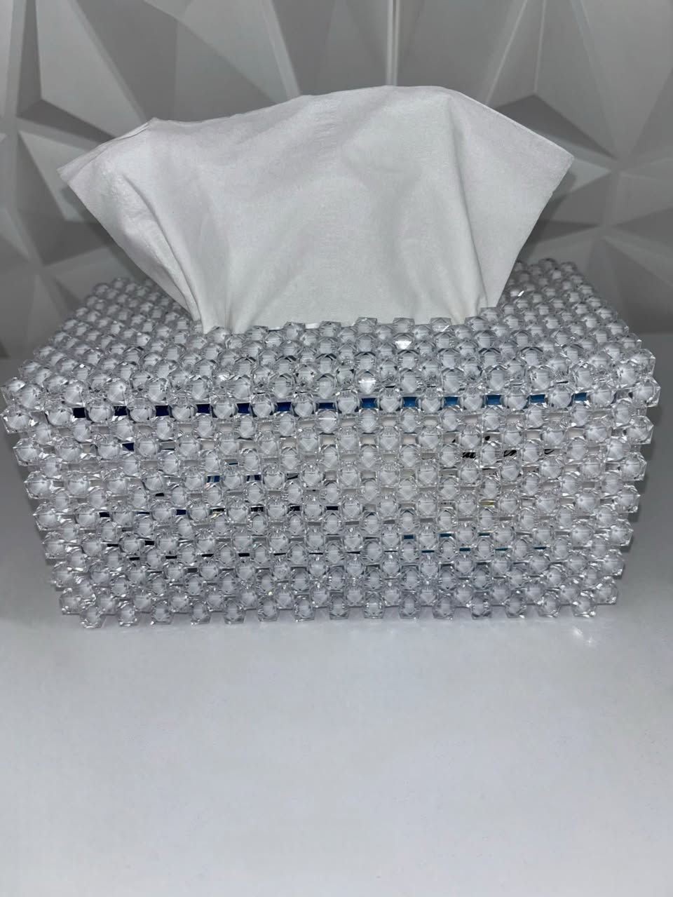 علبة مناديل من خرز الكرستال تلمع لمع✨💗
قياساته 
عرض  20cm 
الطول 10cm
العمق  11cm

#explorer #trending #fyp #handmade #اكسبلور_فولو


**إذا كنت صاحب هذا الإعلان وتريد حذفه لأي سبب، رجاءا أرسل رسالة إلى الدعم الفني**