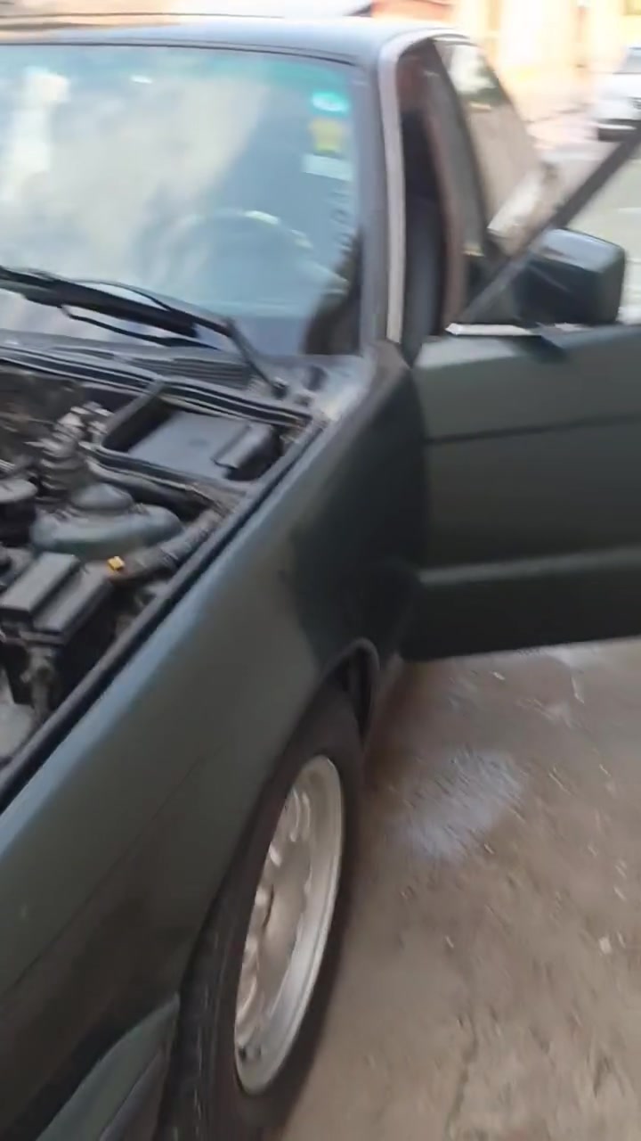 السلام عليكم سيارة BMW 520 موديل 88 محرك كبس  مصبوغة عام رقم دولي نينوى باسمي انا الشرعي كابون بانزين بيها ورقي بعد مامحول عالالكتروني بدون تبريد فول عادي السيارة طخم امامي مستحق تعمير الخلفي نضيف تايرات نص عمر محرك اسم تبخير بدون تنقيص ولا صرف من تبديله التبديله باتري جديد سيارة كدام العين سعر 40 وبيها مجال للطيبين مكلف بالنشر رقم صاحب السيارة *********** بي واتساب
