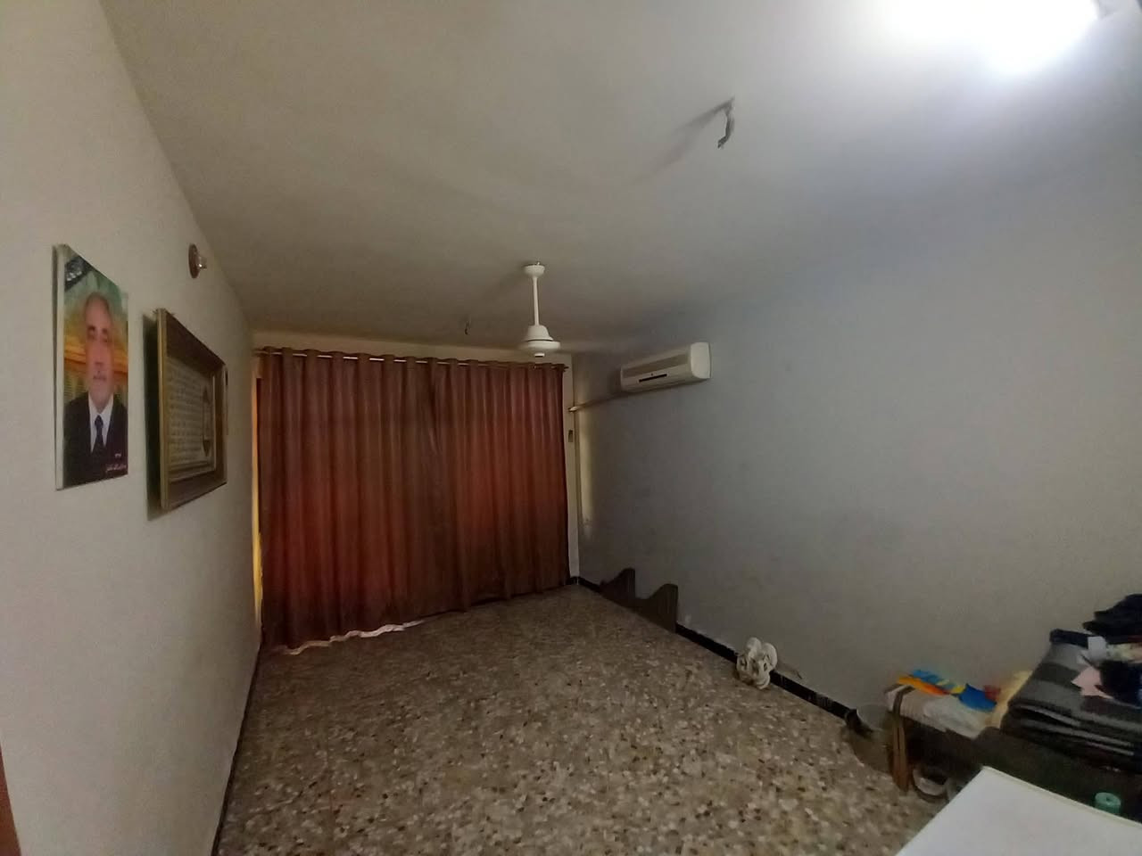 سلام عليكم مرخصة الادمن بيت حي البساتين الظباط مساحة ١٠٠ ٣ نوم صالة حولي حمام تواليت٢ طابو صرف سكني بيت يحتاج لة ترميم ستفسار الاتصال للرقم ***********بي واتساب
