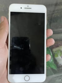 آيفون 8 بلس • ٦٤ جيجا • بطارية اصلية ٧٠٪