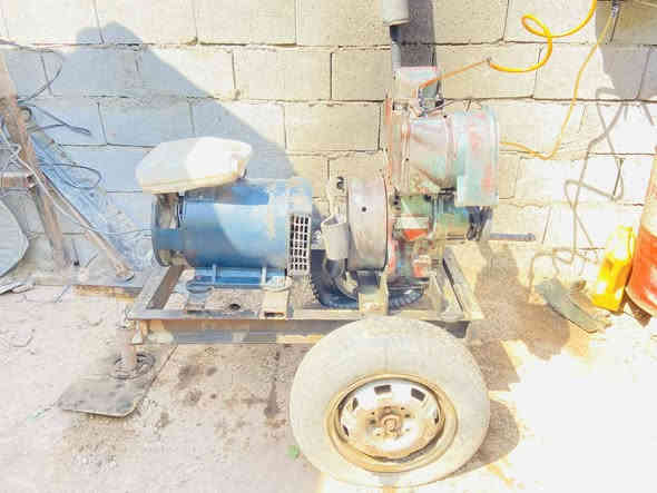 السلام عليكم مولد للبيع  دويز بستم واحد شغال كامل عنوان ديالى ناحيه السلام السعر 650 ***********
