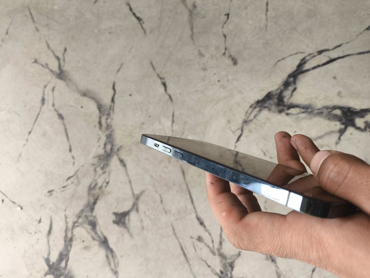 ايفون 12 pro max للبيع 
مبدل شاشه وبطاريه 
السعر 325 الف 
جهاز نضيف وشوفة عينك
رقم واتساب +اتصال للاستفسار 
***********
غير متواجد علفيس
