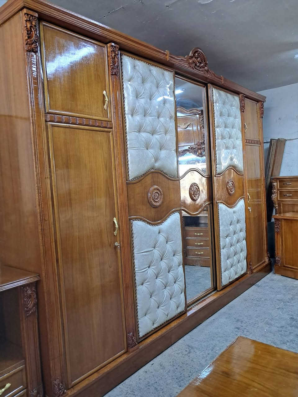 يعلن معرض الموسوي عن وجود غرفه نوم مستعمله نظام تركي شغل عراقي داخل وخارج صاج ضهر جرجوبه دنك زان مصري ونقش زان مصري الغرفه نظافته 95 بالميه العنوان بغداد اي استفسار خاص او الاتصال 
***********
***********واتساب
ملاحظه الغرفه بدون زاويه
