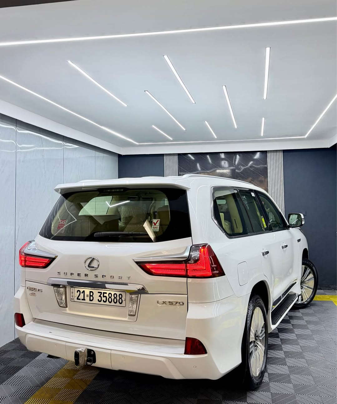 لكزس سبورت 2016  LX 570   برمي
‎مكفولة كفالة عامة من الدعامية إلى الدعامية  
‎بدون صبغ، بدون حوادث، بدون رصعات، بدون حتى خدوش  
‎الدعاميات بدون صبغ، رمل أبيض، لحية بدون صبغ، بقية السيارة بشرط  

‎داخل بيجي بسمطين + + سماعة بيادي موجودة  
Mالمسافة المقطوعة:79,000 كلم 

                                                                   سعر 588$ 
‎***********ره قم صاحب 

‎فول مواصفات:  
‎- بصمة  
‎- نظام منع الانزلاق  
‎- ورقة البيانات  
‎- كراسي جلد تعمل بالتدفئة والتبريد  
‎- نظام التحكم بالاحتلال  
‎- رأس ديفيد  
‎- 5 كاميرات  
‎- ثلاجة  
‎- زينون  
‎- جلد جاف  
‎- تدفئة وتبريد  
‎- خزينة  
‎- هواء مزدوج  
‎- نظام Eco Sport  
‎- حساسات خلفية  
‎- مرايا كهربائية  
‎- فتحة سقف  
‎- باب خلفي كهربائي  
‎- رادار أمامي  

‎المحرك والقير بحالة ممتازة ولم يتم فتحهما  
‎السيارة نظيفة جدًا، كل شيء يعمل بشكل صحيح  
‎السيارة مؤمنة حتى عام 2029  
‎السيارة باسم المعلن، مع إمكانية التحويل والترخيص  
‎السيارة خالية من الديون، التمويل كامل من جميع النواحي  

‎نظافة السيارة 100%، تم عمل صيانة دورية بانتظام، بدون أي نقص  
‎السيارة ملك للبيت، لا يوجد بها أي نقص، وتحتوي على 4 إطارات جديدة  

‎البيع نقدًا أو تحويل بنكي، مع إمكانية عمل وكالة  
‎السيارة موجودة في السليمانية  
‎رقم صاحب *********** السليمانية, العراق
