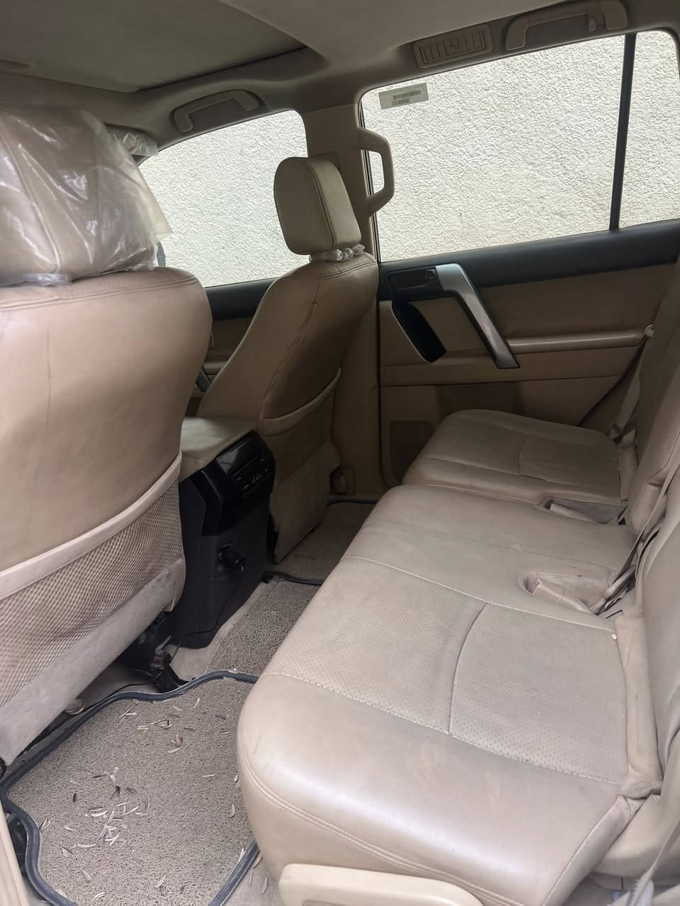 تيوتا برادو ٢٠١٤ سته سلندر ابيض رقم بغداد فول مواصفات كويتي دبل تانكي باسمي تحويل مباشر كشنات امامي كهرباء حساس خلفي كامره سلايد سبعه راكب ماشيه ١٤٥ الف كم كفاله كير محرك تبريد شواصي دواخل لغود شرط السونار السياره بيها اربع جاملغات صبغ بسيط طخات ما تكاتك وباب البيت والأبواب اربعتها كلير فقط كما موضح بالسونار كفاله البجم كبس والقماره والجنطه والبنيد  السعر ٢٥٠ وبيها مجال للشراي ويدلل 
الرقم ***********  العنوان بغداد الرصافه
