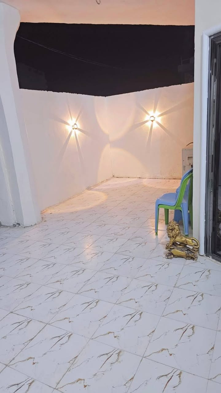 لبيع بيت. مساحه 150 متر طابقين سند 25 مقابيل الخسرويه فرع ابو انيس الاتصال على الرقم سعر 90 بي مجال  ***********
