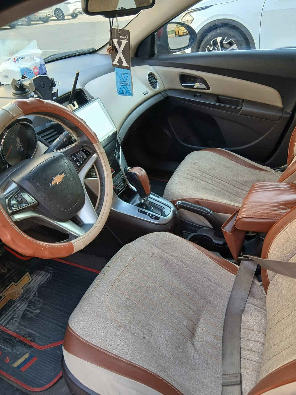 سلام عليكم من رخصت الادمن شوفر كروز12 امريكي سياره خير من الله  بيه جاملغ يسره خلفي عكس سائق سياره كامله مكمله ابيعلك صبغ حزام لباقي سيارة نضيفه بيها طخه بسيطه باب وره سايق
السيارة . 
تيربو ١٤٠٠  المرغوب آنسه صرف بانزين 
فتحه سلايت بصمه السيارة والبوب والصندوق 
بيه تحكم استيرن 
سياره مسويله ادامه بلكات نوزلات جدد 
تبريد ثلج خير من الله 
تدفئ شغاله سياره مال نوظف يروح بيه عل كد الدوام ويرجع 
سنويته لل٢٧ 
السعر ٧٣.    ***********
مكاني بسماية بغداد داخل المجمع
