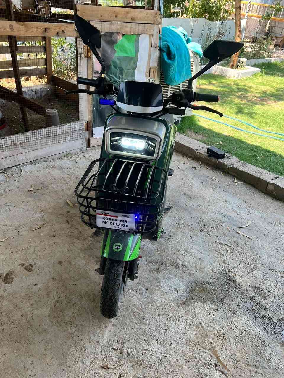 R7 فول نضيف سرعه 99 كهربائيات كله شغال البك ماله شغال نضيف كلش بس بطارياته البارحه هبطت عايفه بدون شحن وطالعين بي ومهبطين الباتريات  سعره 325
*********** 
ملاحضه الصندوك مو ويا
