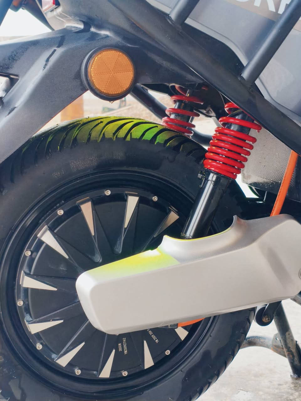 سلام عليكم دراجة سكنس شبح موديل 2026 مستخدمه شهر واحد دراجة بعده على وضع شركه تجي شوفه شرط إذا مو اجدد من صور مو الك نضافه 100٪فول مواصفاتت
 لون مميز لايت زنون عدسة LED سرعة 99حقيقي 🔥صاروخ بل مشي مراوس ب ايراني مرتب حصرأ واذا تشتري خابرني ونتفاهم ع سعر
رقم الهاتف.*********** متواجد بأي وقت
