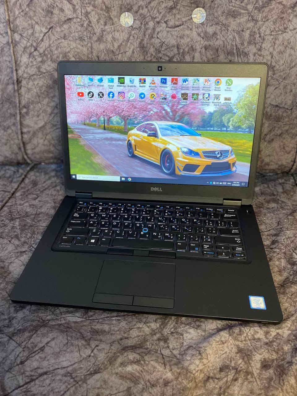 السلام عليكم شباب لابتوب ديل مواصفات راقية استخدام شخصي نظيف كلش مستخدم شهر واحد بعده بالكارتونة للبيع بسعر مناسب 235 ألف أقوى لابتوب ممكن تحصله بهالسعر يشغل كل شي اللابتوب مكفول عالفحص من كل النواحي تفحصه يلا تدفع حقه

مشغل عليه كل أنواع الألعاب مثل GTA 5 وببجي وكول اوف ديوتي وباتلفيلد وبيس وغيرهن من الألعاب القوية

ومشغل عليه كل أنواع برامج الهندسة مثل الاوتوكاد والماتلاب والآردوينو وبرامج التصميم مثل الفوتوشوب والاليستريتور وبرامج المونتاج مثل البريمر برو والسوني فيغاس وبرامج الطباعة مثل الادوبي ريدر والاوفيس والوورد والاكسل والبور بوينت وكل تطبيقات مواقع التواصل الإجتماعي وغيرهن من البرامج القوية

مواصفات اللابتوب:
النظام ويندوز 11 برو 64 بت (مفعل مدى الحياة) بأحدث التعريفات والبرامج والألعاب
المعالج قوي جداً الجيل السادس CORE i5 بسرعة عالية 2.50 GHz
الهارد 256GB SSD اسرع واحدث نوع
الرام 8GB سريع جداً نوع DDR4
كارت شاشة انتل 4GB نوع عالي الاداء
حجم الشاشة 14.1" إنش فول HD دقة عالية جداً
الشاشة قابلة للفتح 180° درجة
يحتوي على بلوتوث + وايفاي
يحتوي على كاميرا امامية
يستقبل سيم كارت ورام
بطارية ممتازة تشغيل مستمر حوالي 3 ساعات
بي كل أنواع المنافذ: 3 منافذ USB ومنفذ تايب سي ومنفذ HDMI ومنفذ VGA ومنفذ LAN ومنفذ هيدفون

ملحقات اللابتوب شاحنته الأصلية 65W واط والكارتونة


**إذا كنت صاحب هذا الإعلان وتريد حذفه لأي سبب، رجاءا أرسل رسالة إلى الدعم الفني**